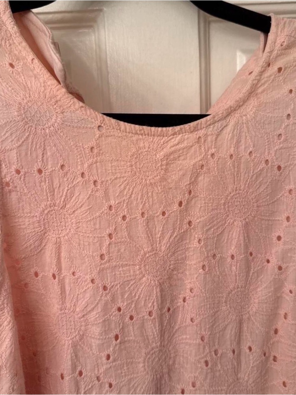 Pink dress flower design - Picture 4 of 4